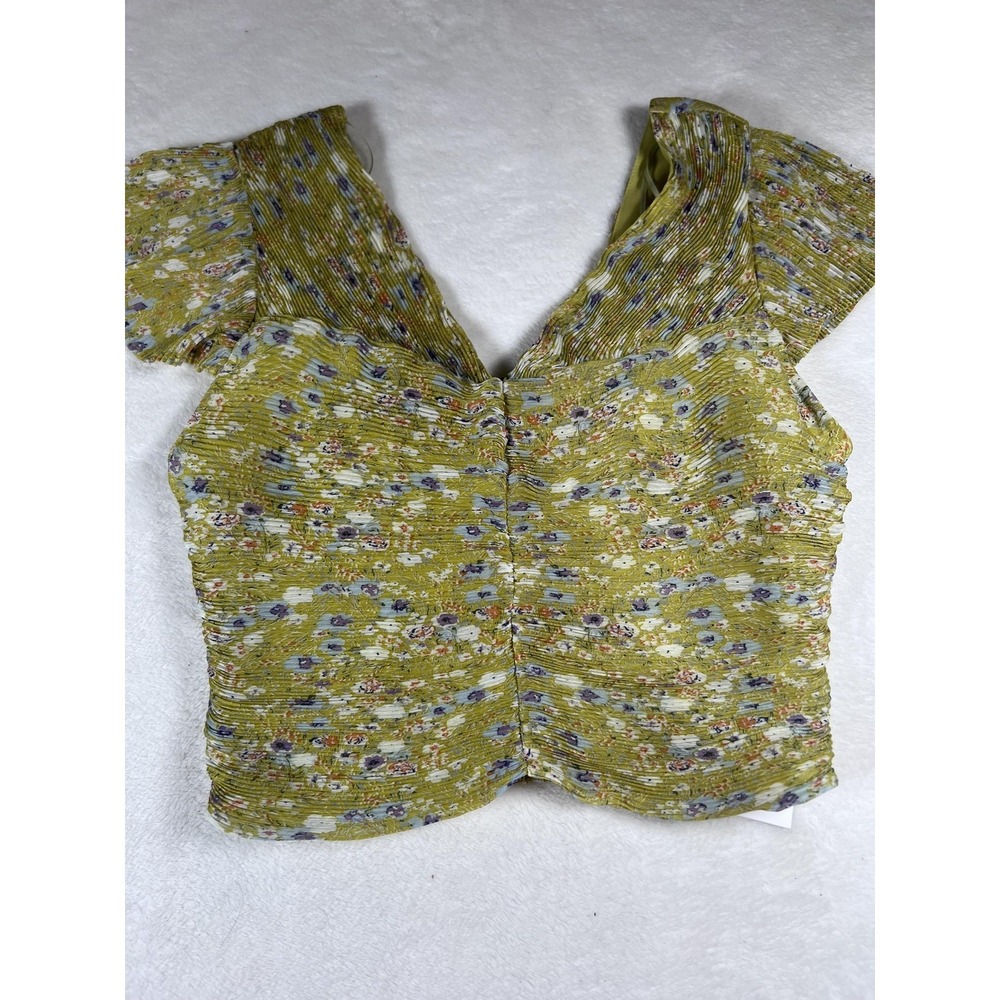 ASTR The Label Blouse Womens Medium Yellow Floral Smocked Pleated Crop Top
